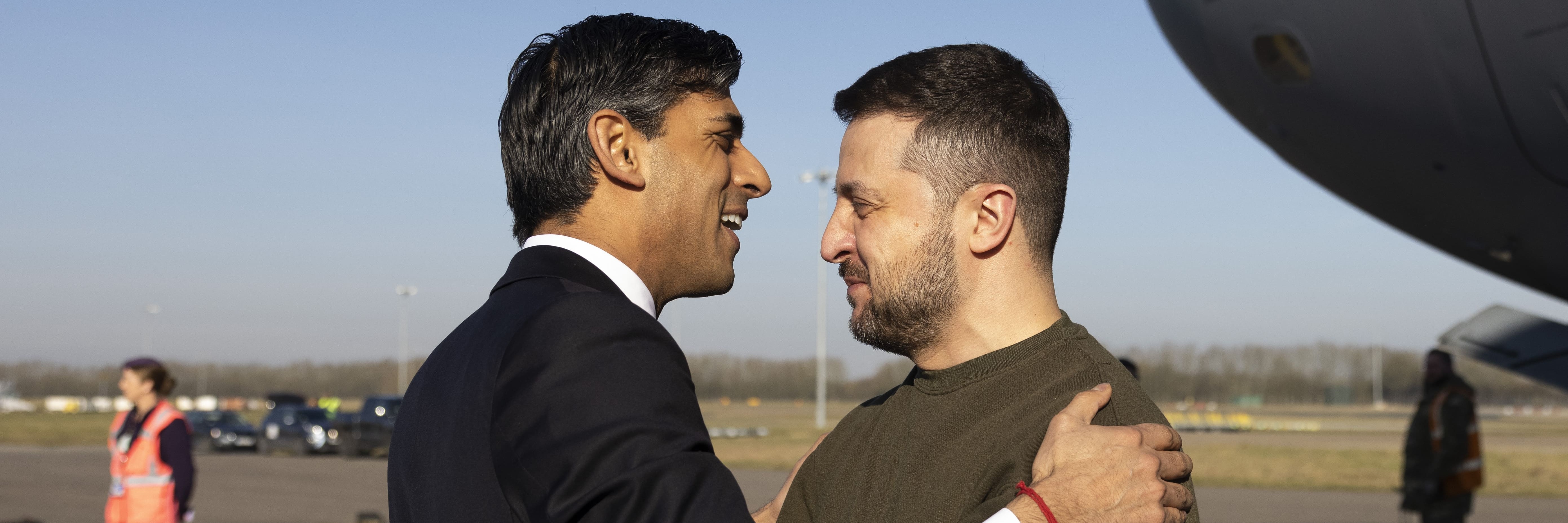 Prime Minister Rishi Sunak greets Volodymyr Zelensky